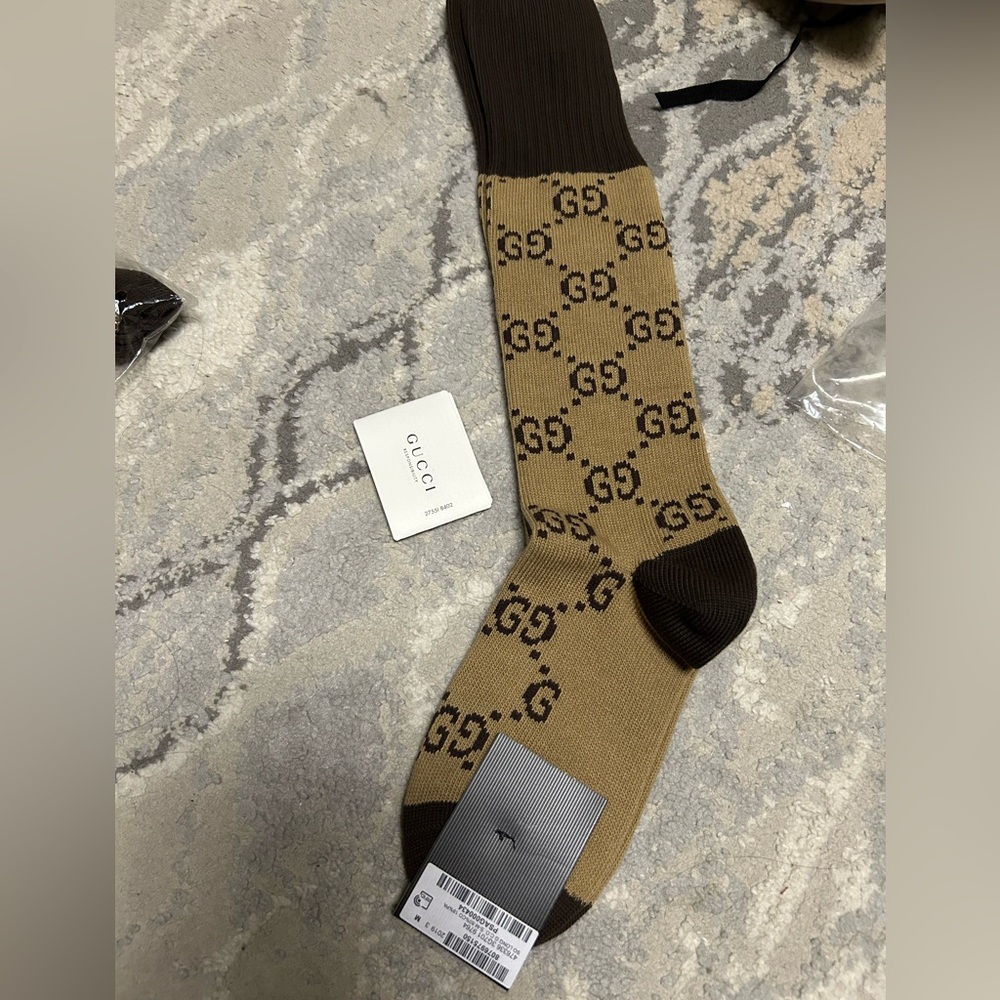 Gucci Men's GG Interlocking Brown Tan Cotton Socks Size M Brand New With Tag